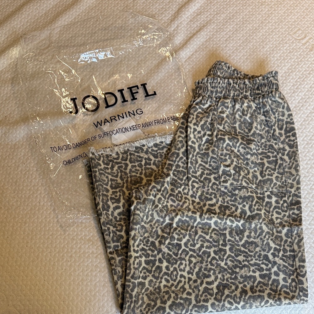 JODIFL Gray Leopard Print Lounge Pants